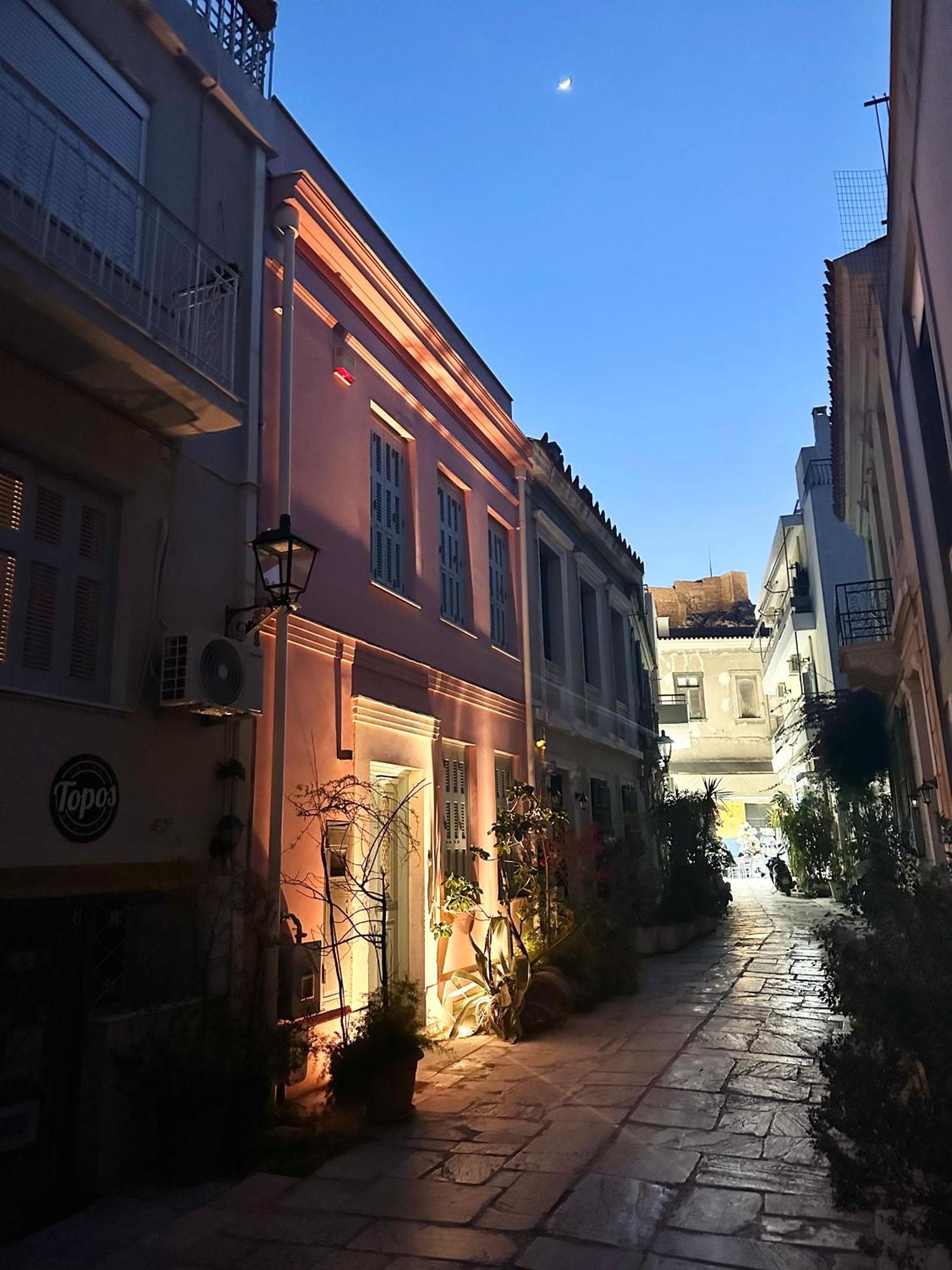 Central House In Plaka Atenas Exterior foto